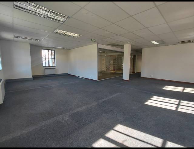 170M² OFFICE TO LET IN BRYANSTON